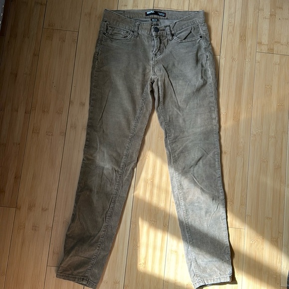BDG- Khaki colored cigarette mid ride jeans- Size 26/30 - Picture 1 of 15